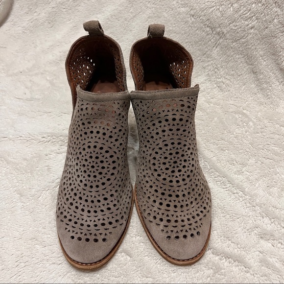 JEFFREY CAMPBELL ROSALEE Laser Cut Ankle Boots Booties 9.5 - Picture 7 of 16